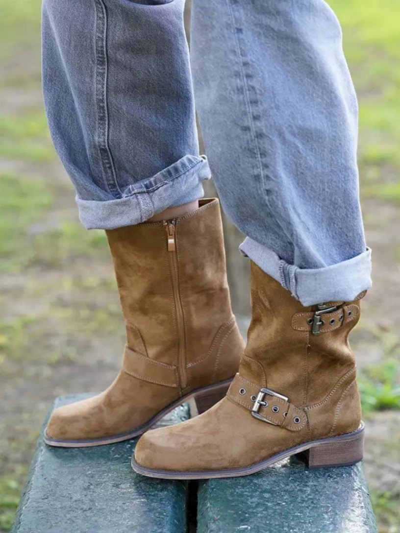 Street Style-Mariquita Trasquilá BOTAS BIKER MEDIA CANA Camel